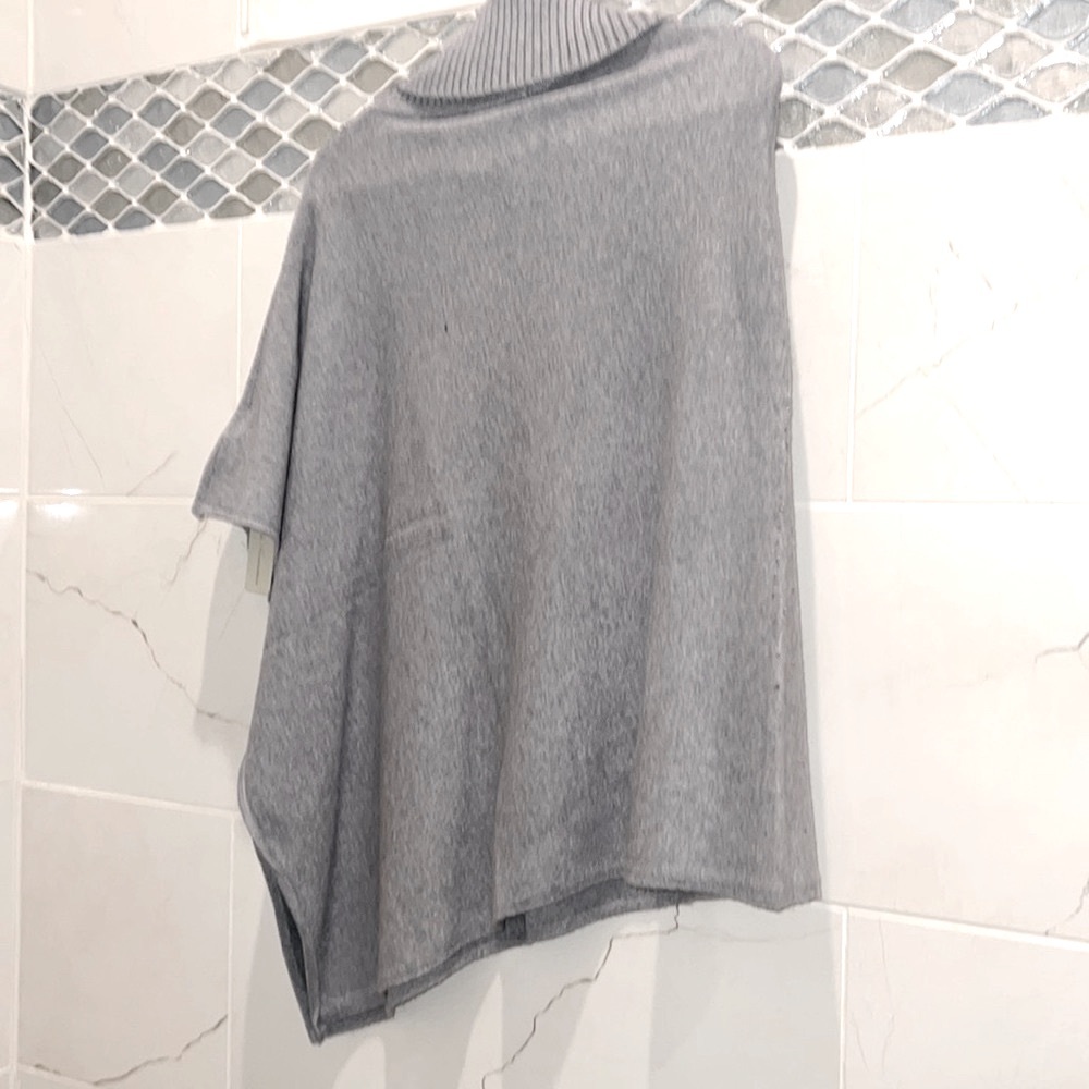 NWT Grey La Fiorentina one size fits most Poncho - Picture 6 of 7